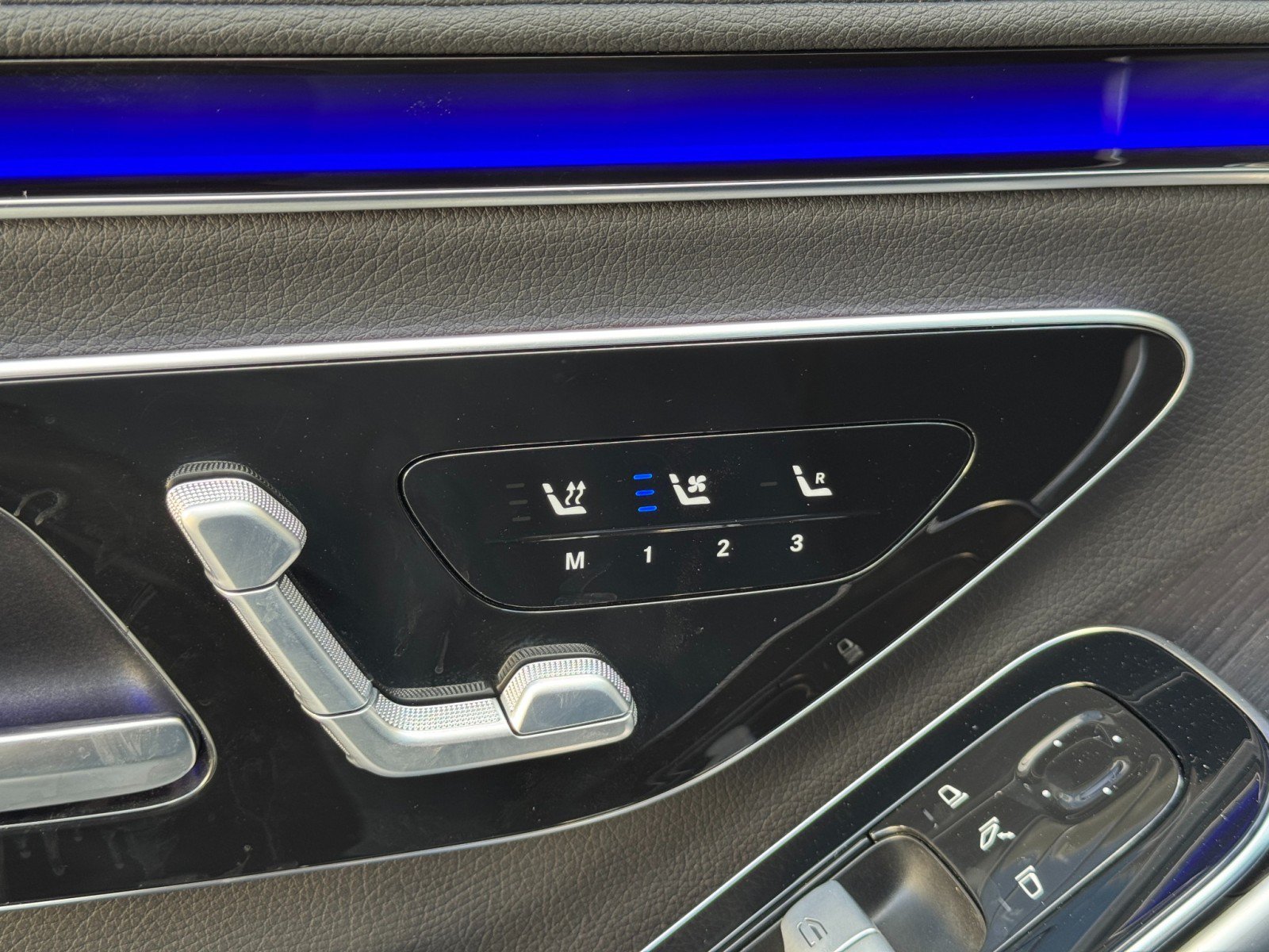 Used 2023 Mercedes-Benz S 500 4MATIC w/ AMG Line image 18