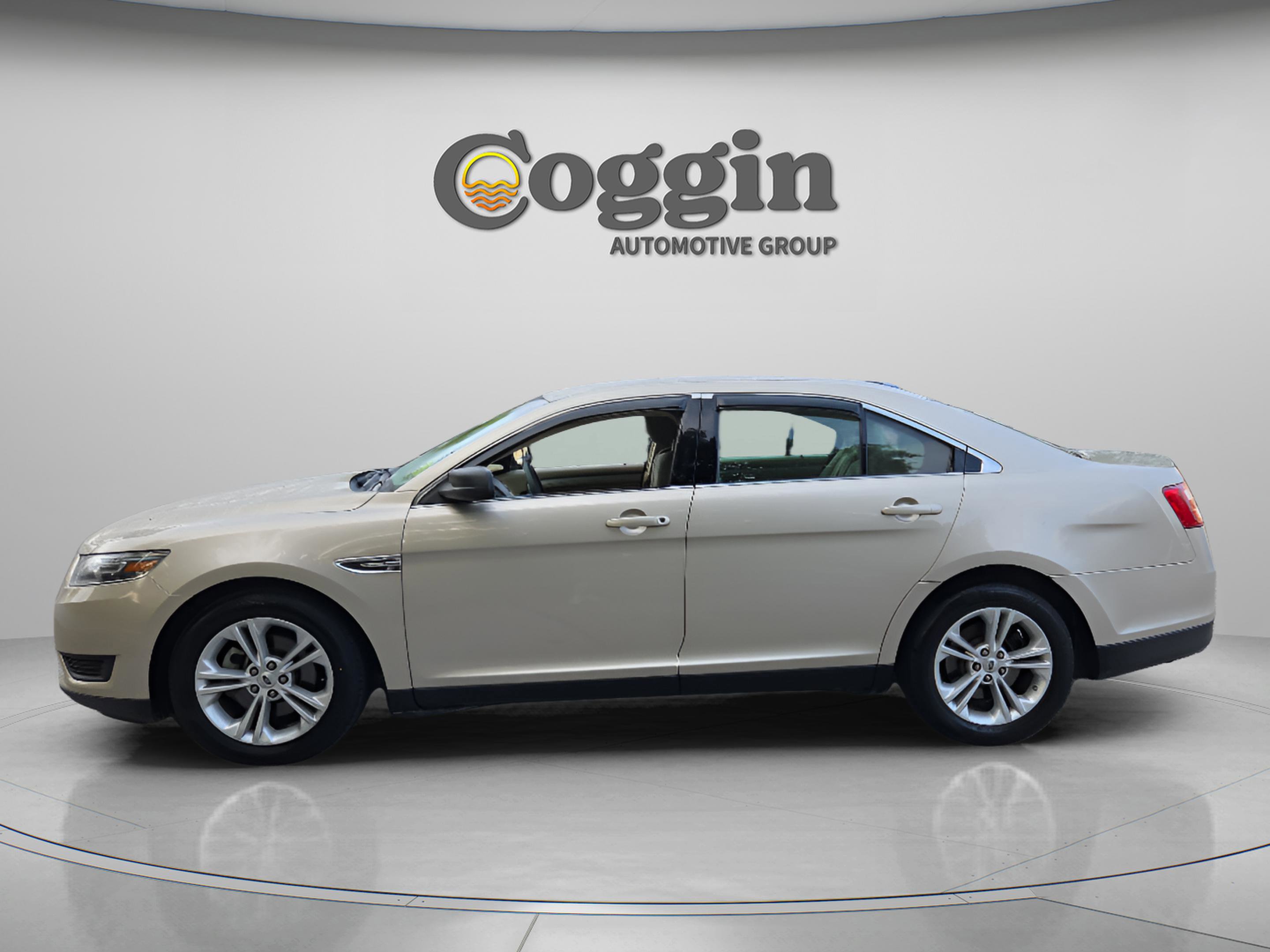 Used 2018 Ford Taurus SE image 2
