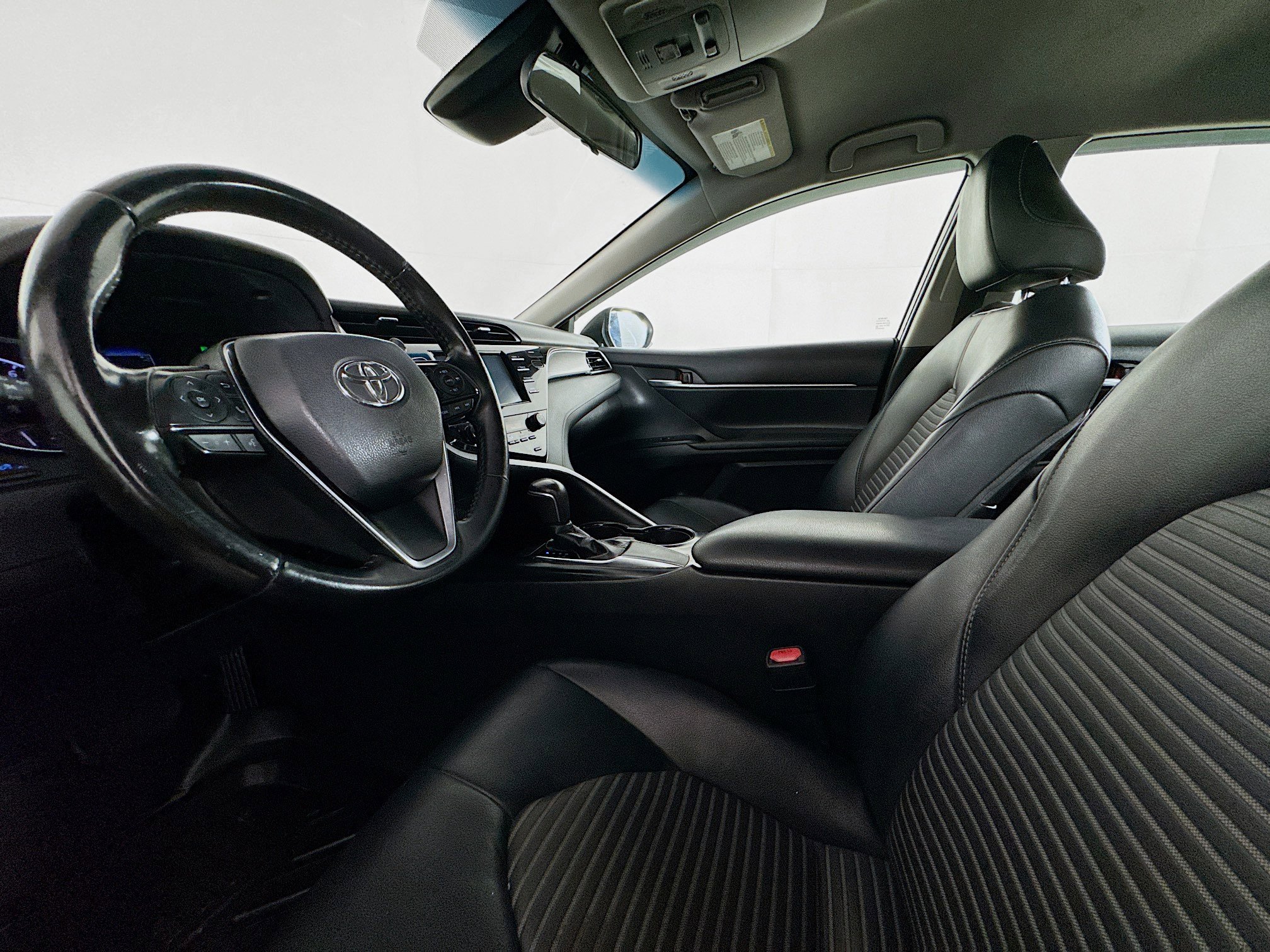 Used 2019 Toyota Camry SE FWD image 20