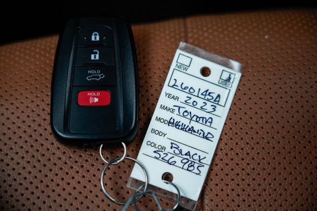 Used 2023 Toyota Highlander Platinum AWD/4WD image 4