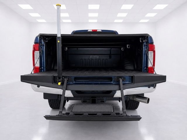 Used 2017 Ford F250 XLT w/ XLT Premium Package AWD/4WD image 8