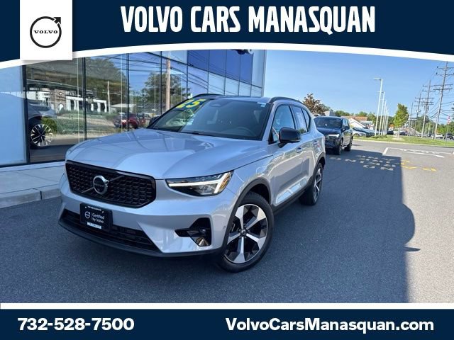 Certified 2025 Volvo XC40 B5 Plus AWD/4WD image 1