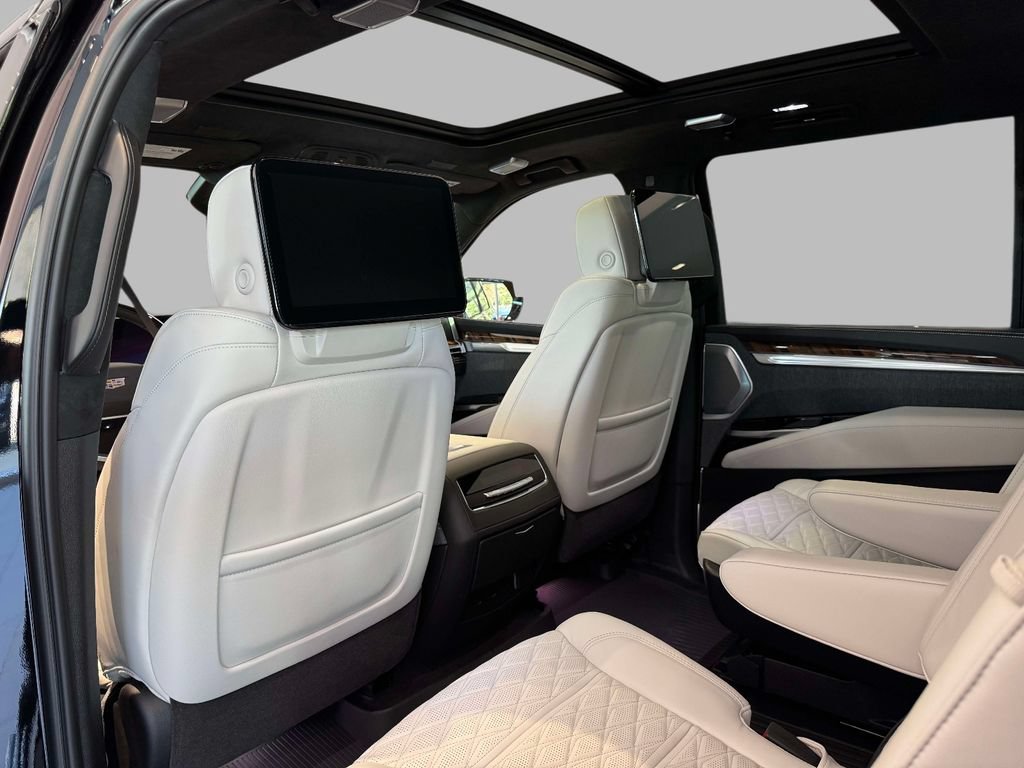 Used 2026 Cadillac Escalade ESV Platinum Sport w/ LPO, Floor Liner Package AWD/4WD image 21