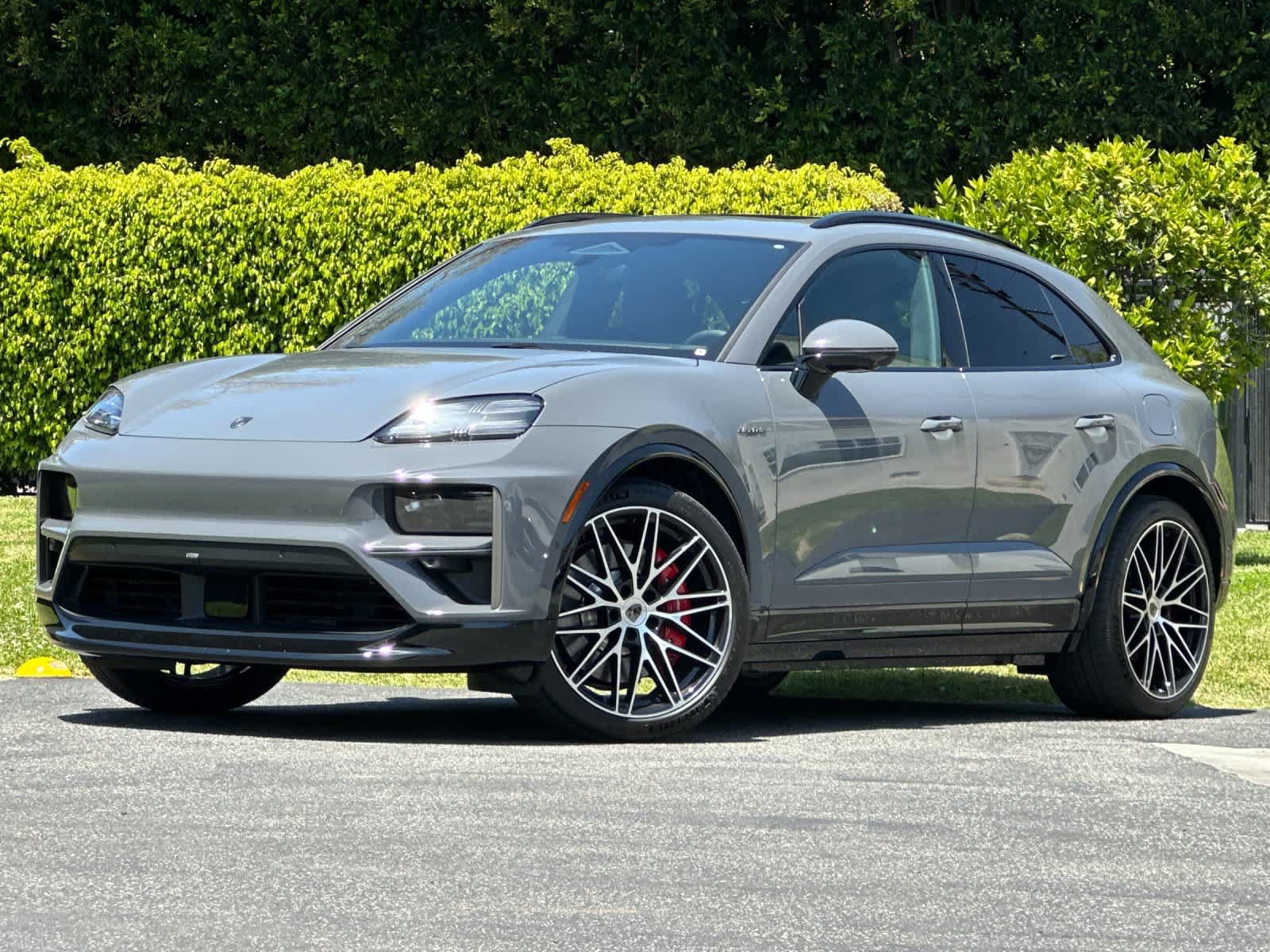 New 2026 Porsche Macan Turbo Electric AWD/4WD image 1