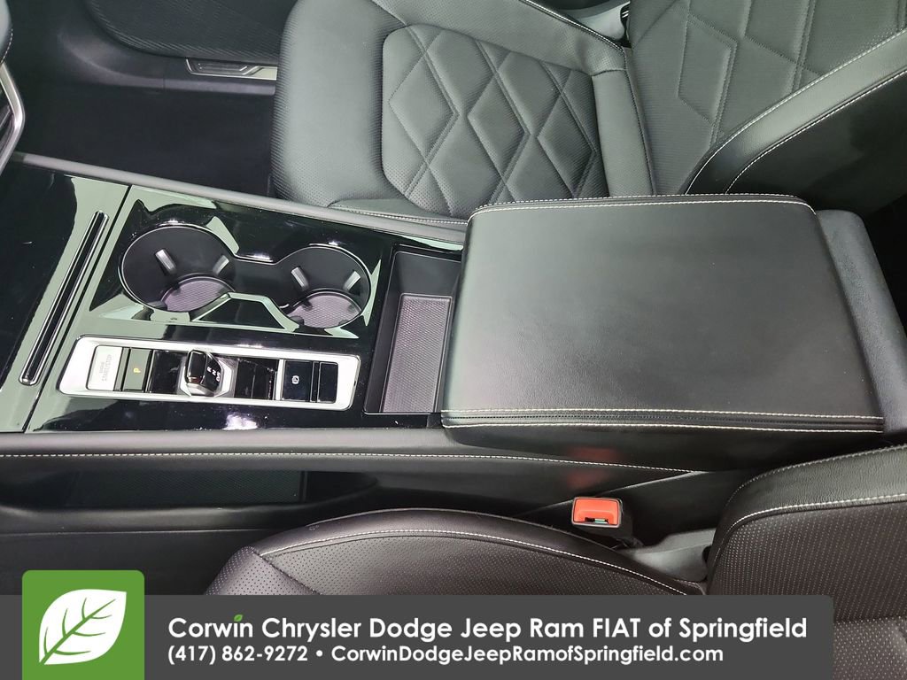 Used 2025 Volkswagen Atlas SE image 29