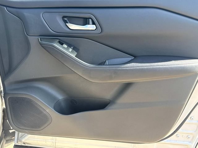 Used 2025 Nissan Rogue SV FWD image 17