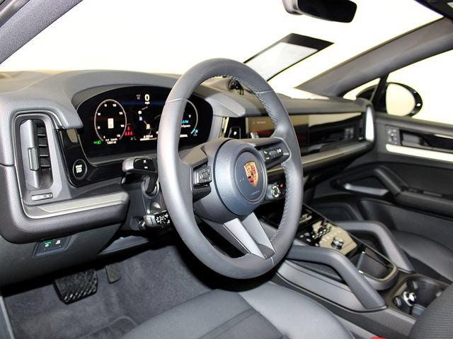 Certified 2026 Porsche Cayenne Coupe AWD/4WD image 4