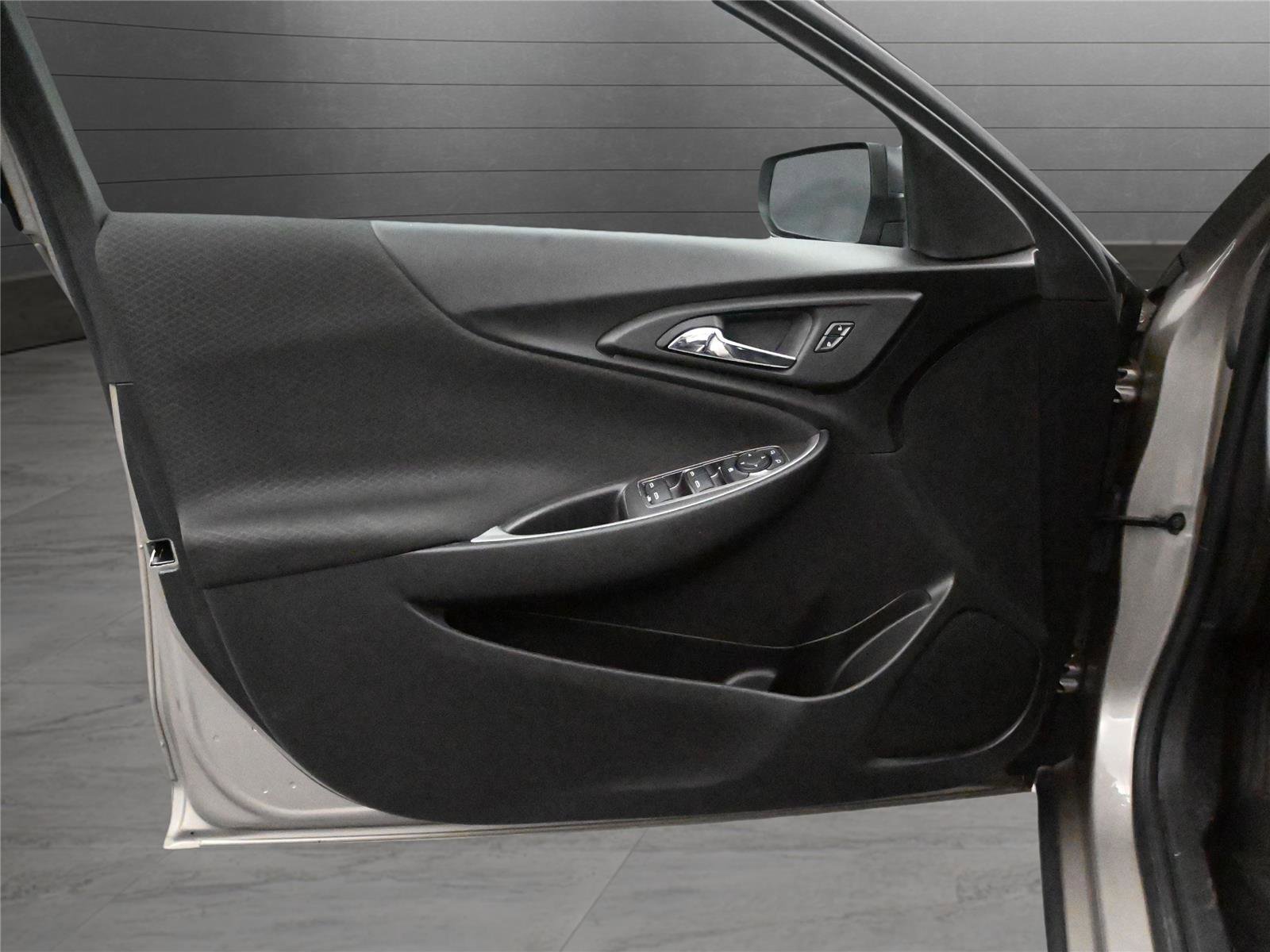 Used 2022 Chevrolet Malibu LT image 8