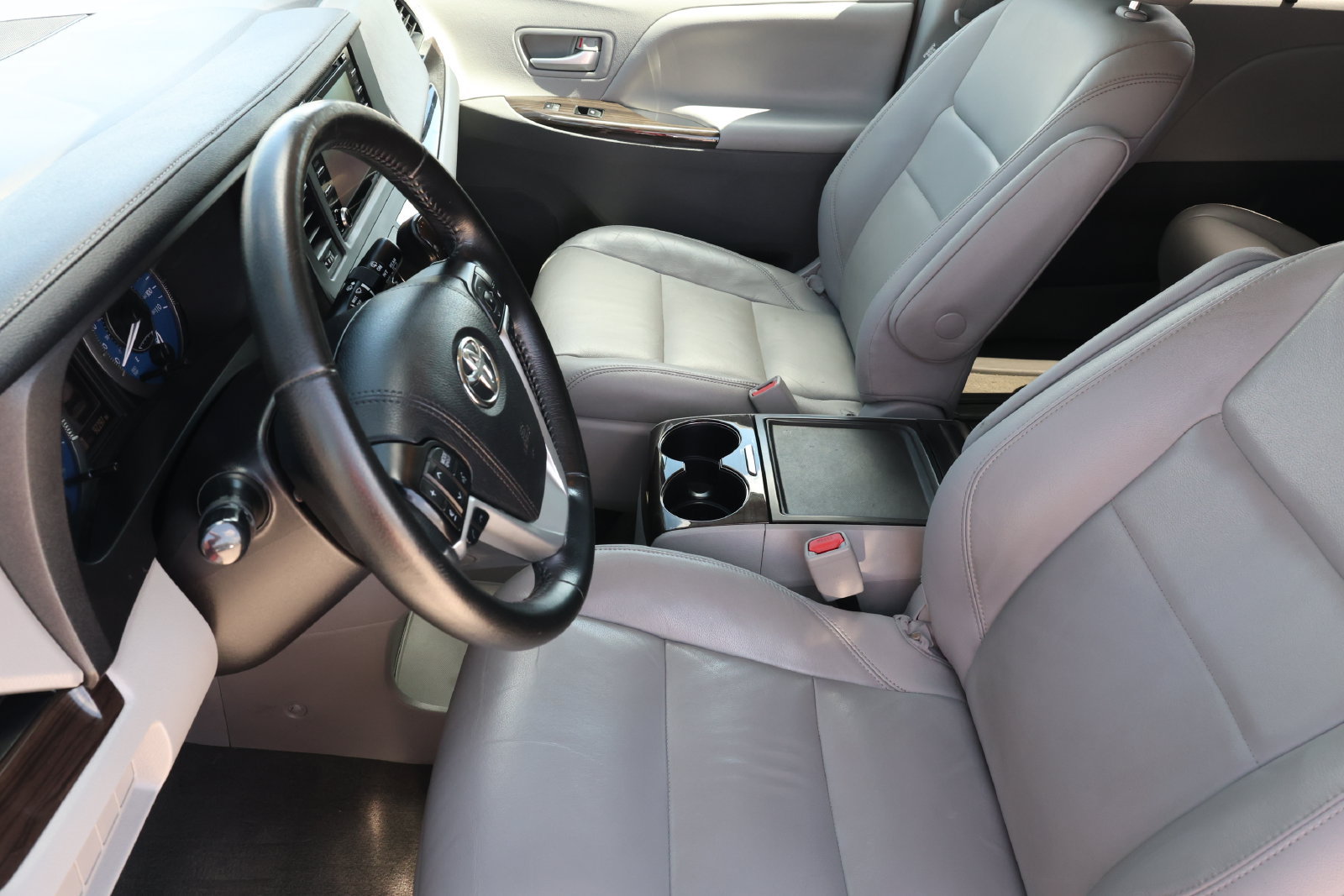 Used 2019 Toyota Sienna XLE FWD image 15