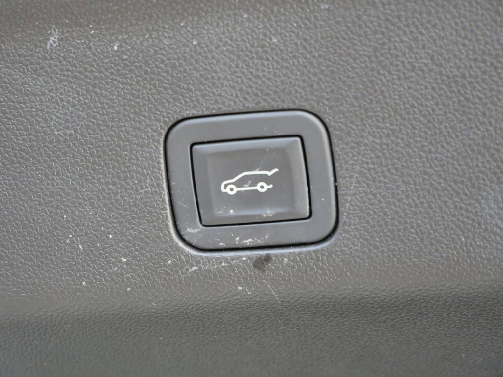 Used 2025 Chevrolet Tahoe LT image 25