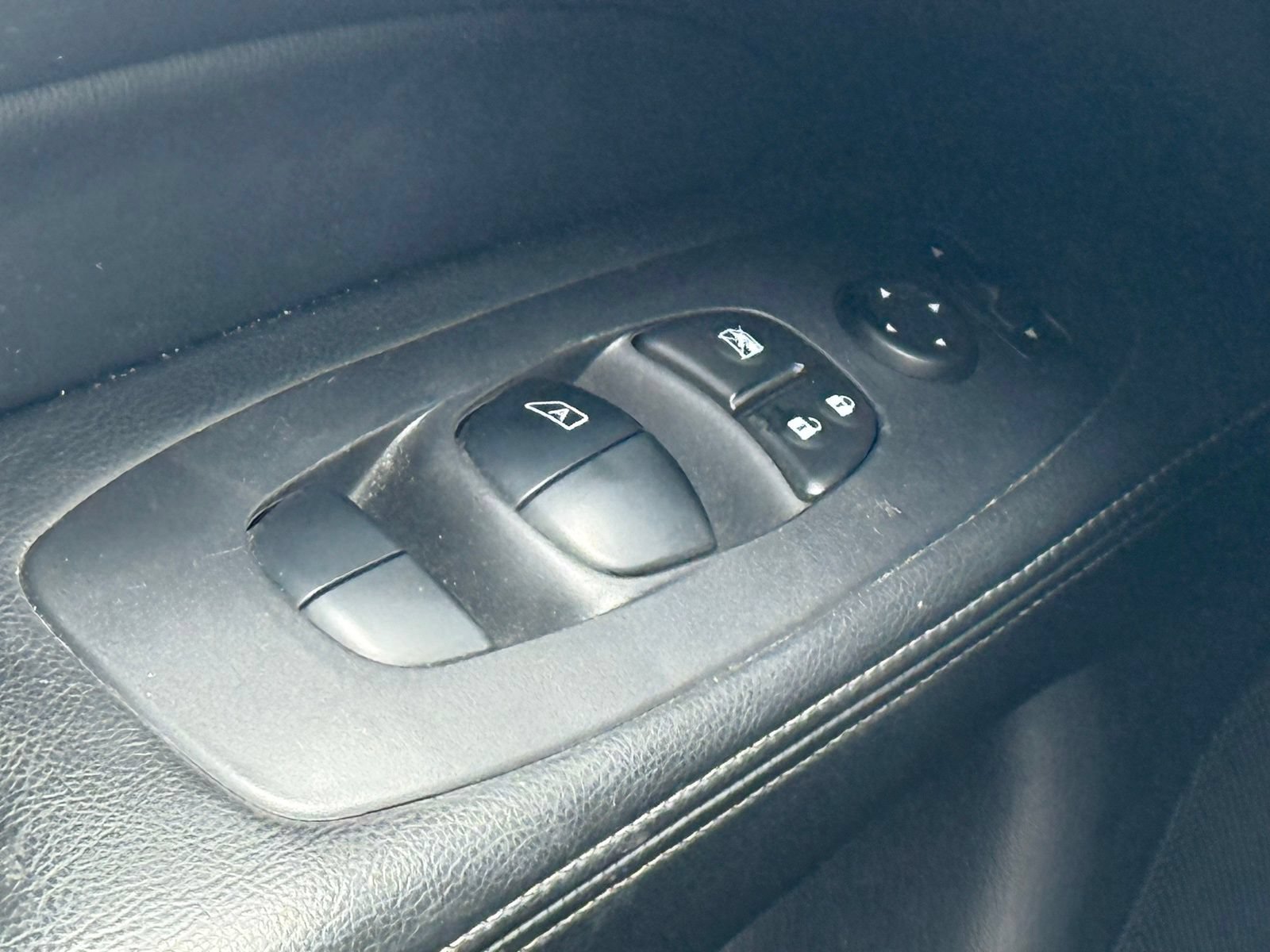 Used 2019 Nissan Pathfinder S AWD/4WD image 32