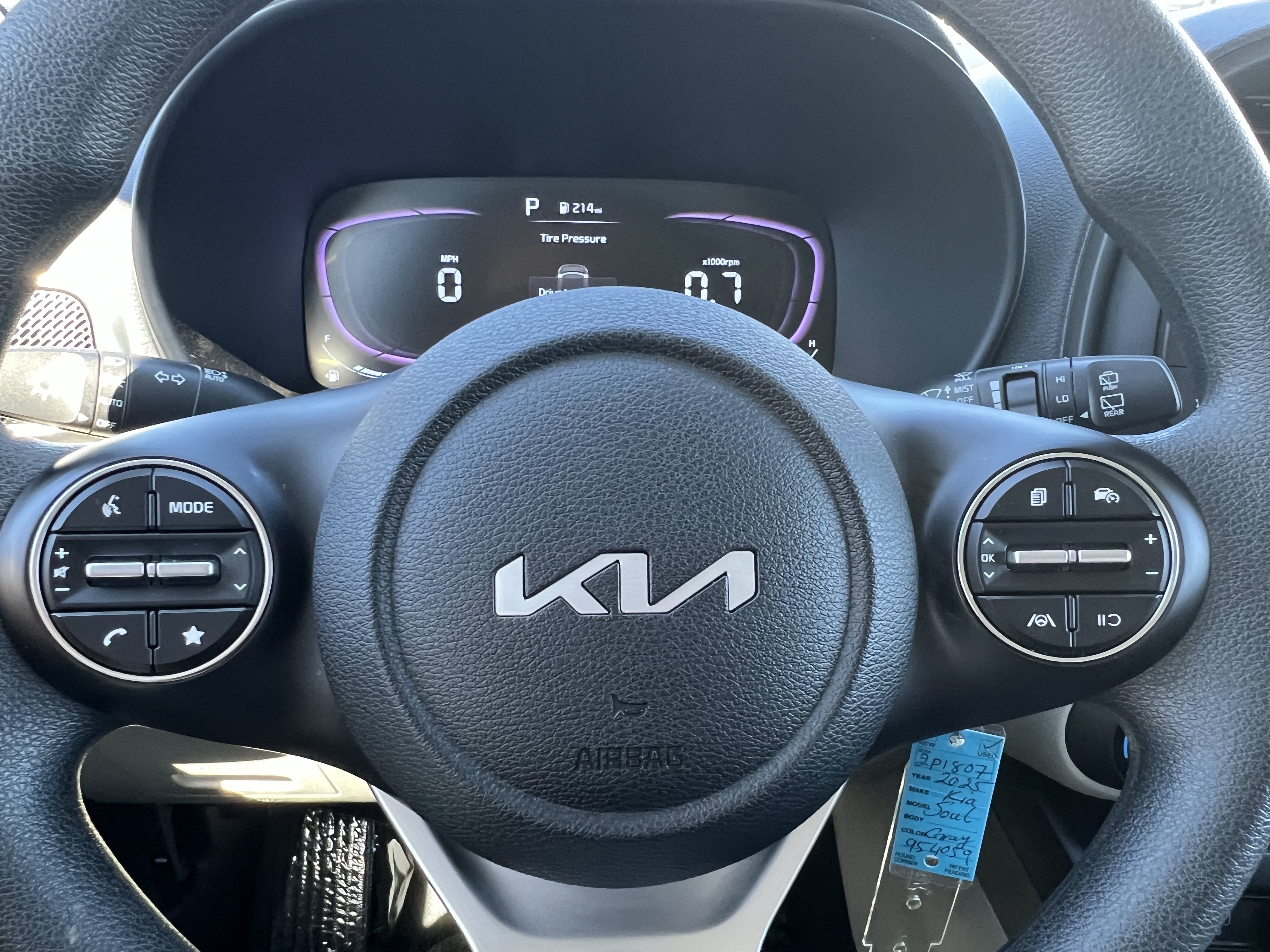 Used 2025 Kia Soul LX w/ LX Technology Package FWD image 24