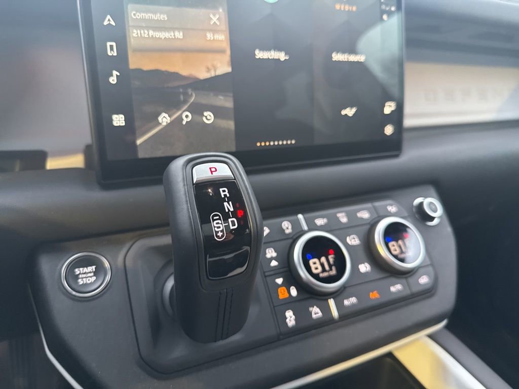 Used 2025 Land Rover Defender 130 X-Dynamic SE image 13