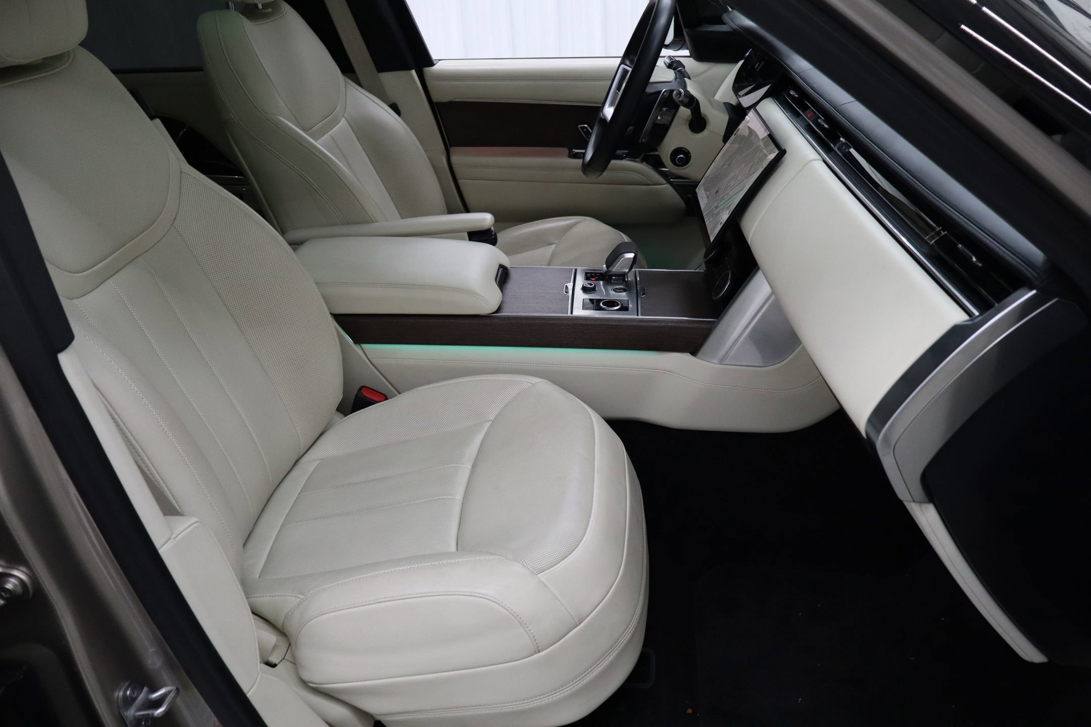 Used 2022 Land Rover Range Rover Long Wheelbase SE image 31