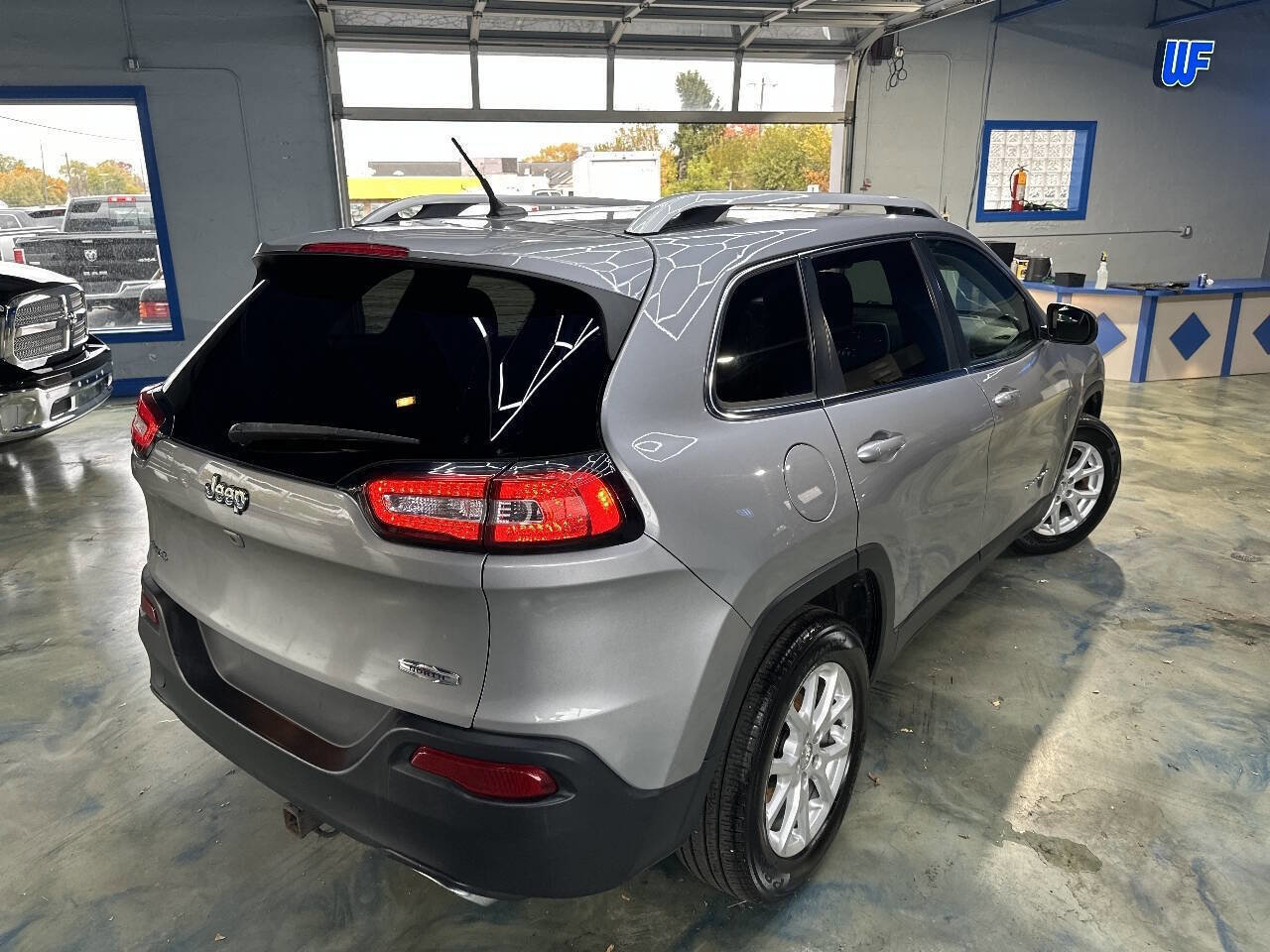 Used 2015 Jeep Cherokee Latitude w/ Comfort/Convenience Group image 2