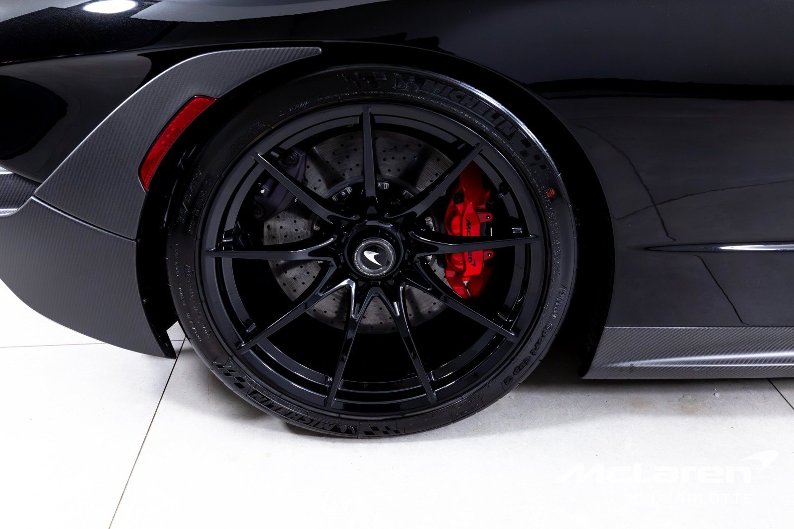 Used 2019 McLaren Senna RWD image 30