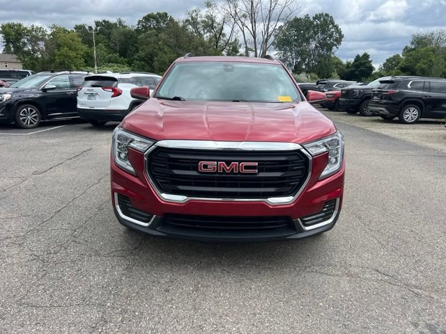 Used 2024 GMC Terrain SLE w/ Driver Convenience Package AWD/4WD image 2