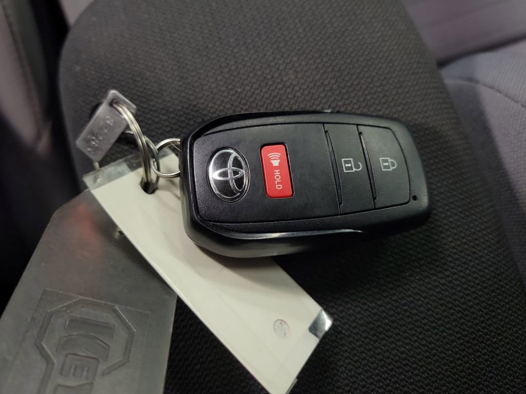 Used 2023 Toyota Corolla Cross SE image 15