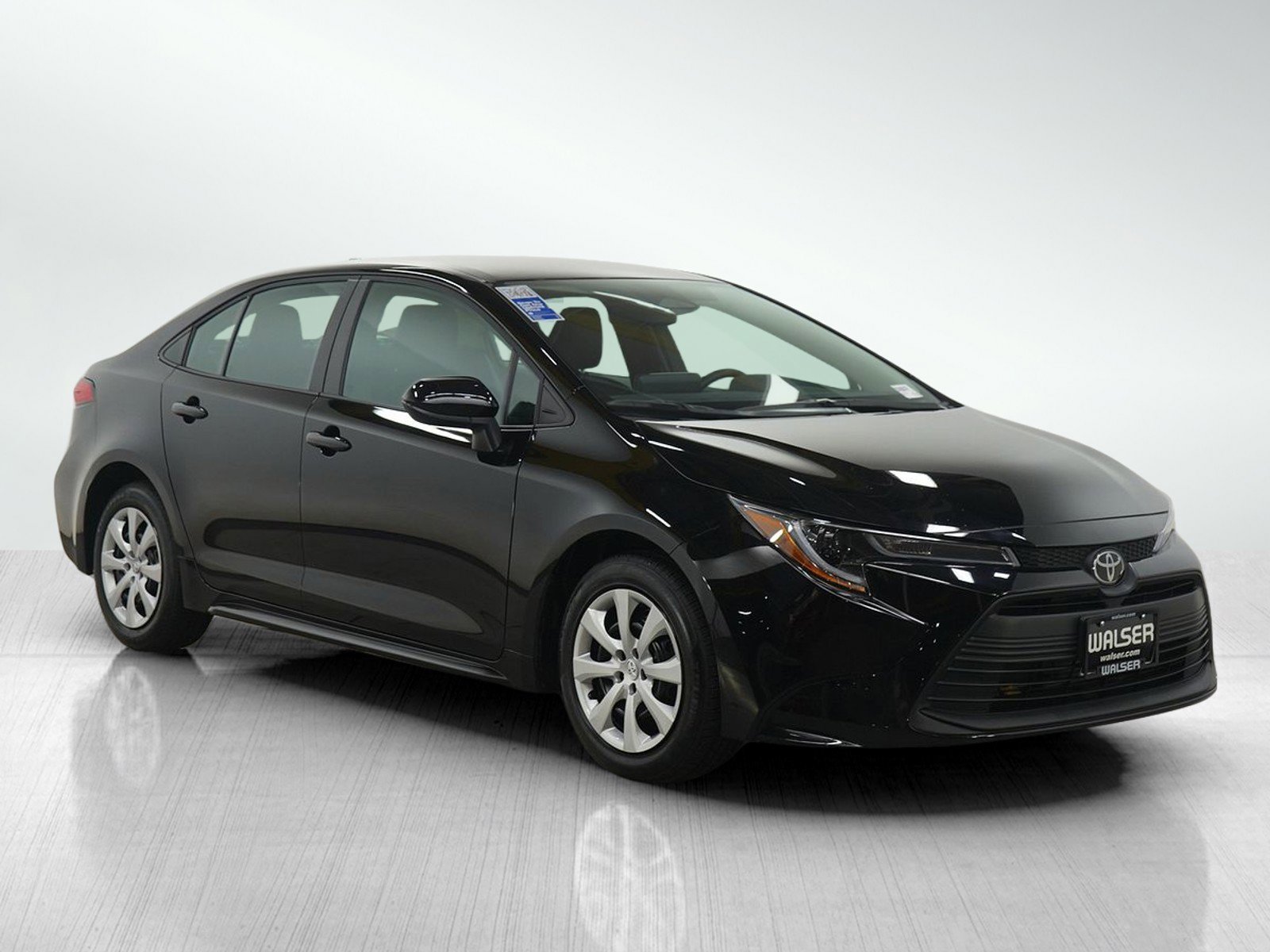 Used 2025 Toyota Corolla LE FWD image 7
