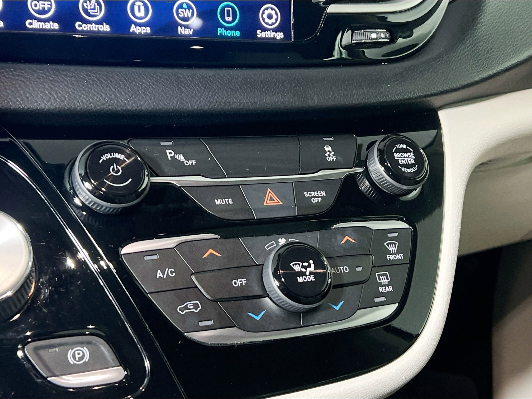 Used 2020 Chrysler Pacifica Touring-L w/ Premium Audio Group image 27