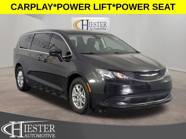 Used 2022 Chrysler Voyager LX image 1