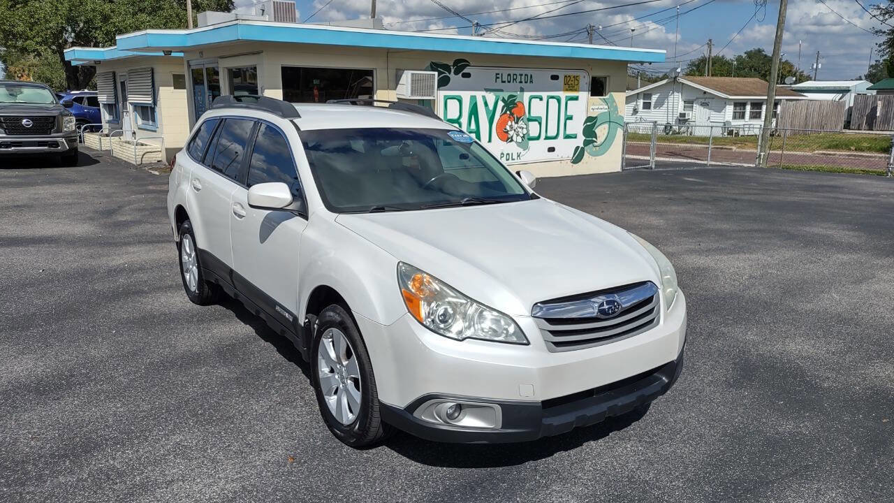 Used 2010 Subaru Outback 2.5i Premium w/ Popular Equipment Group 1B image 3