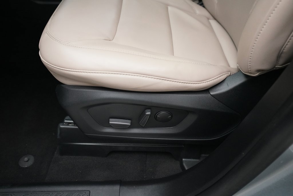 Used 2023 Ford Explorer XLT w/ Equipment Group 202A image 29
