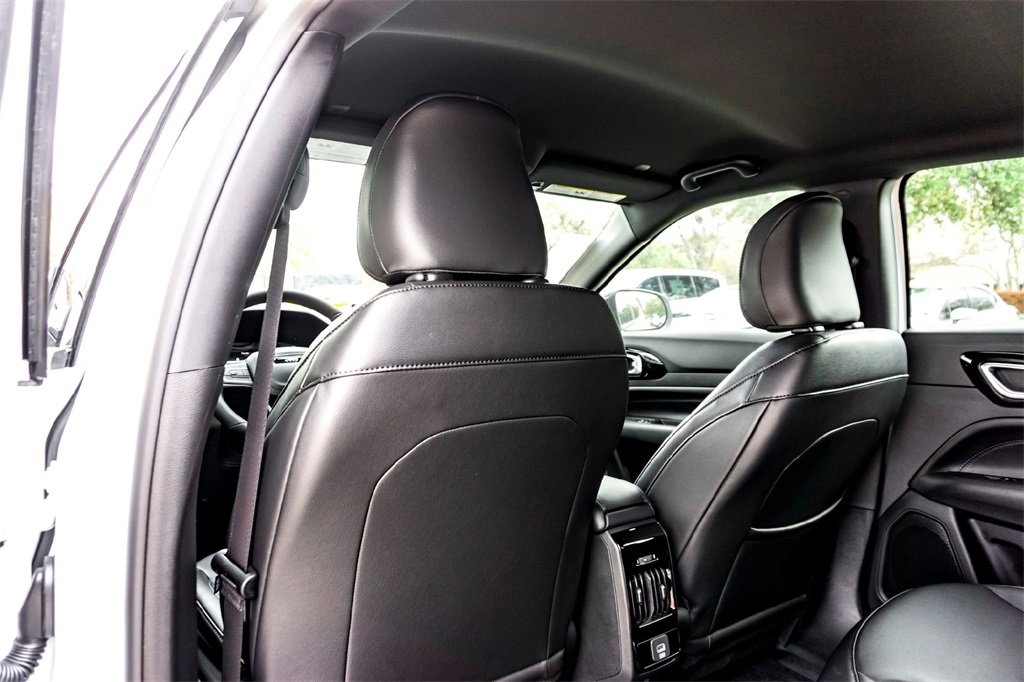 New 2026 Jeep Compass Latitude image 19