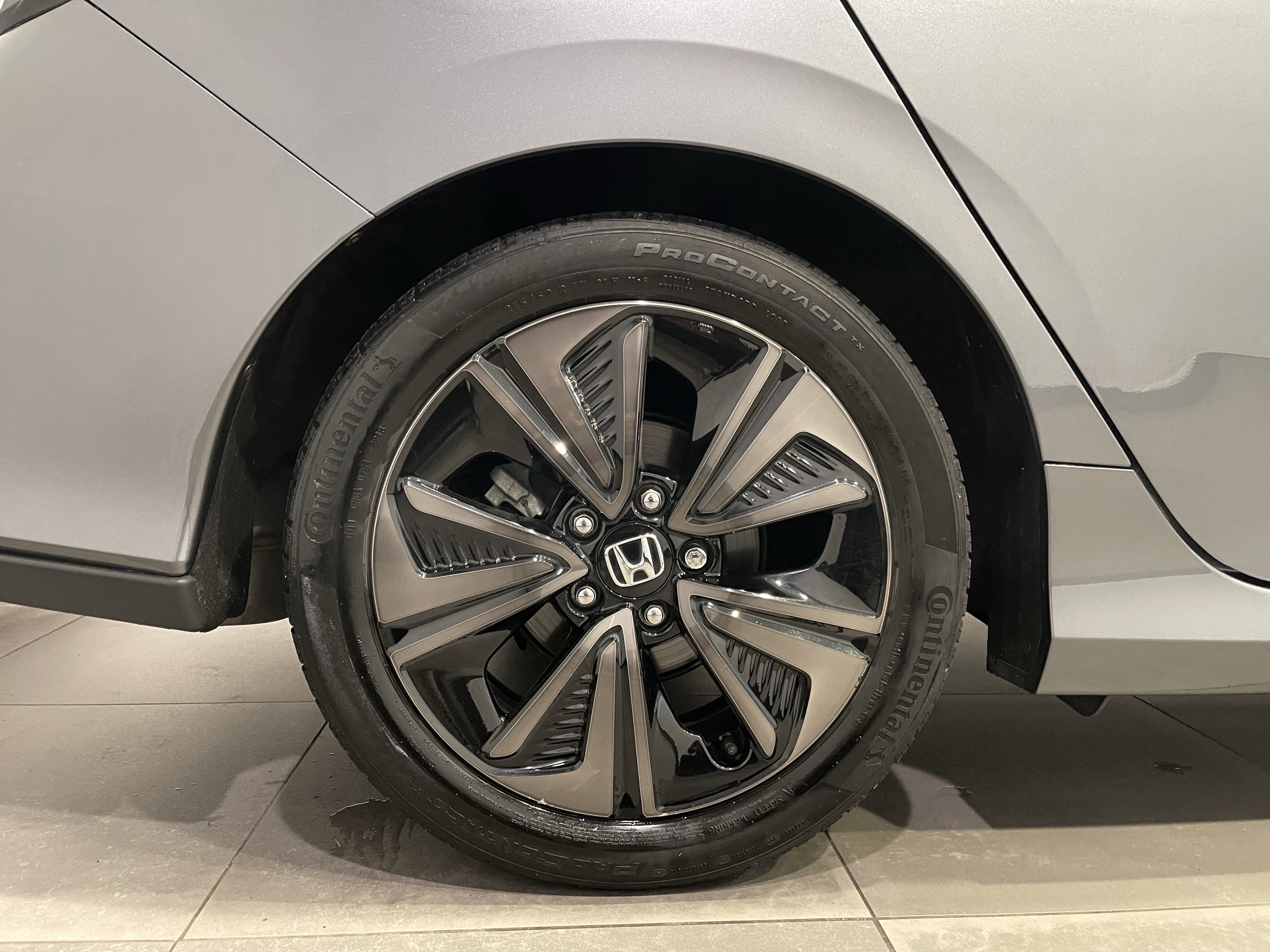 Used 2018 Honda Civic EX image 9