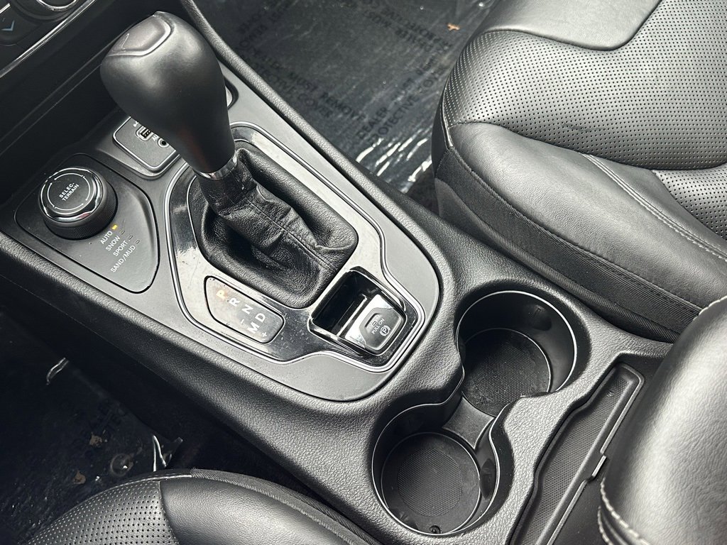 Used 2019 Jeep Cherokee Overland w/ Technology Group image 27