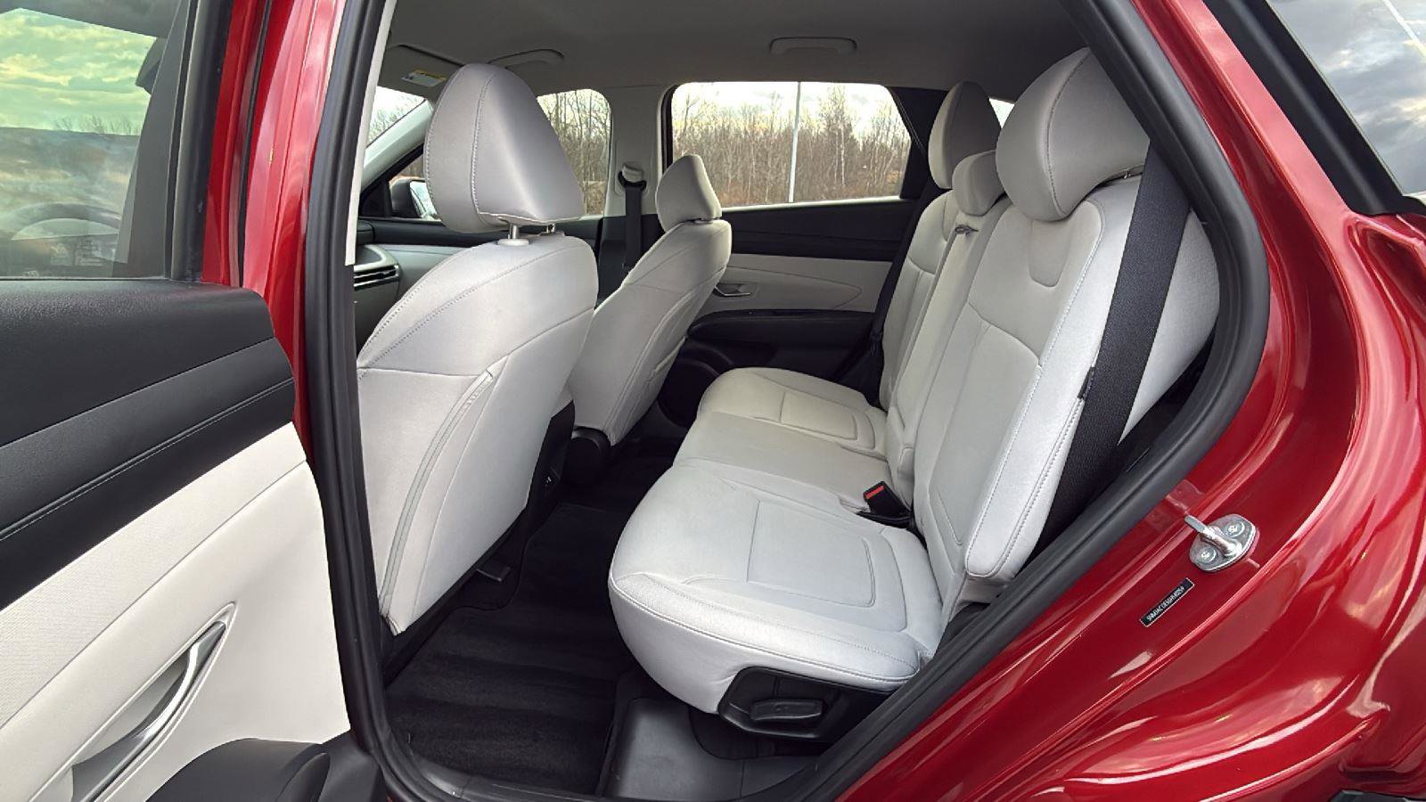 Used 2025 Hyundai Tucson SE image 23