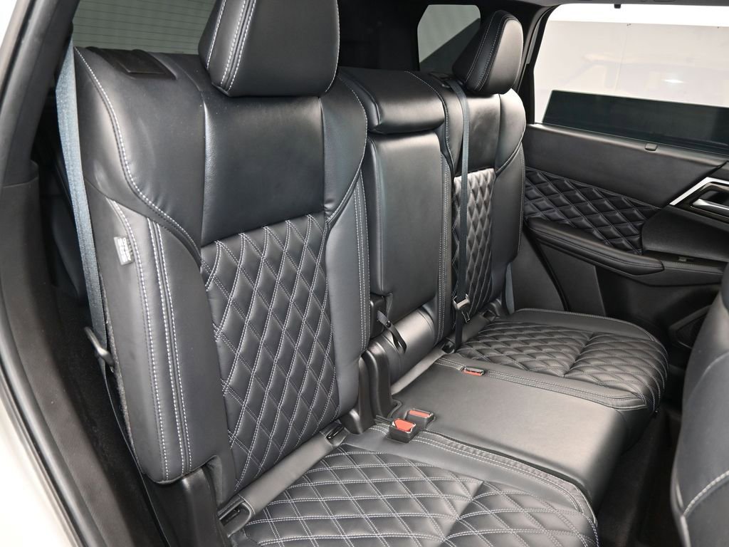 Used 2023 Mitsubishi Outlander SEL image 48