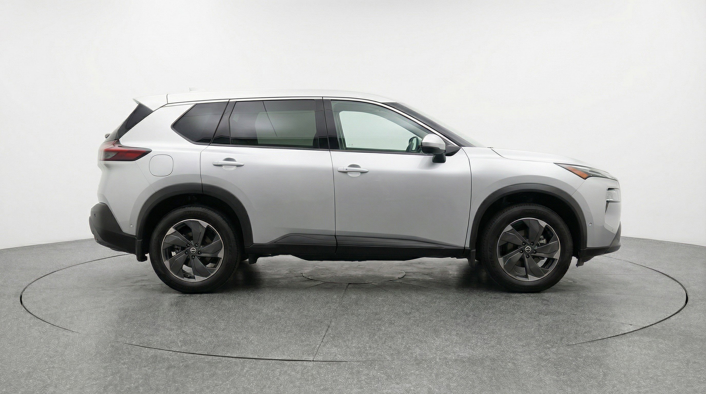 Used 2025 Nissan Rogue SV FWD image 11