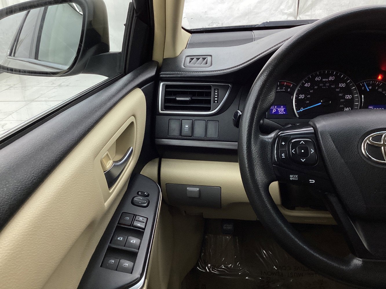 Used 2015 Toyota Camry LE FWD image 32