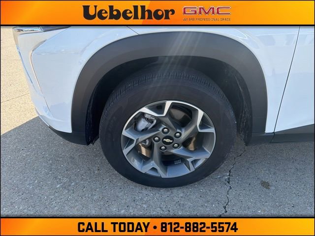 Used 2025 Chevrolet Trax LT w/ Driver Confidence Package image 14