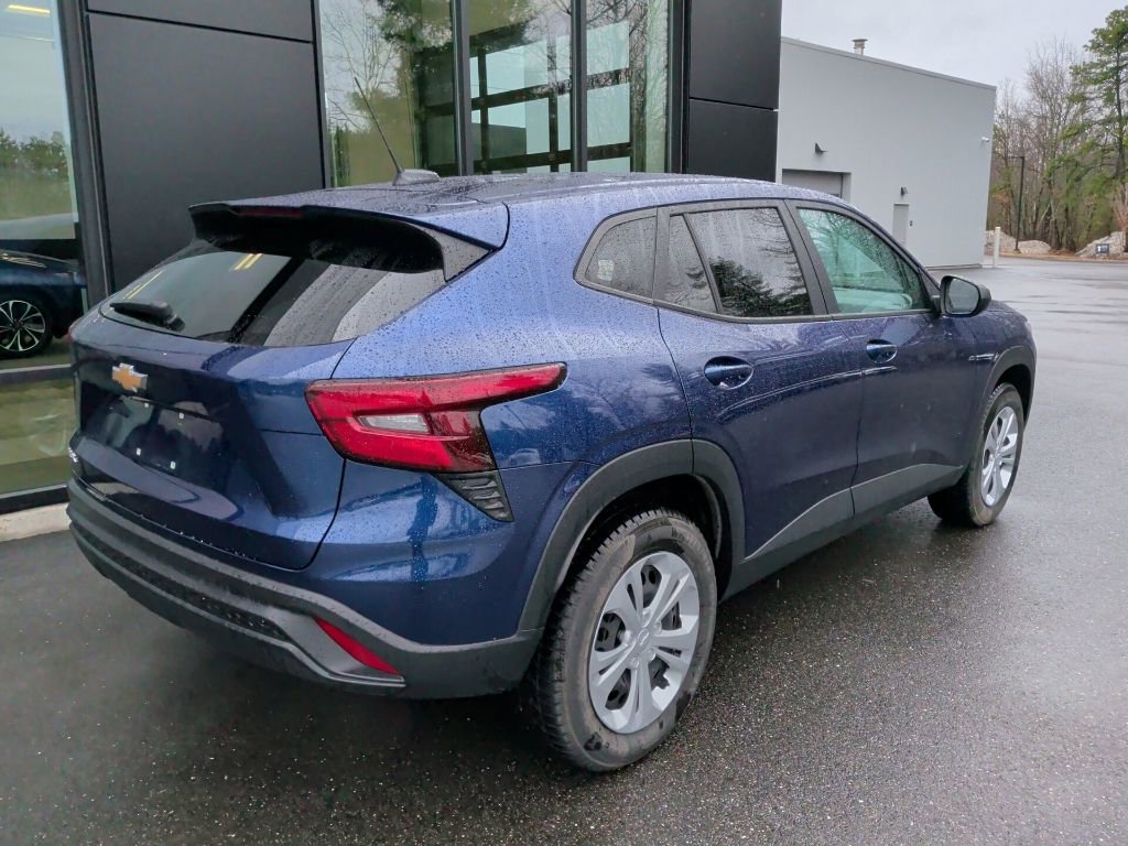 Used 2024 Chevrolet Trax LS w/ Driver Confidence Package image 4