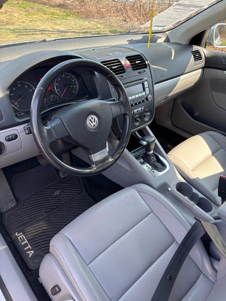 Used 2009 Volkswagen Jetta SE FWD image 17