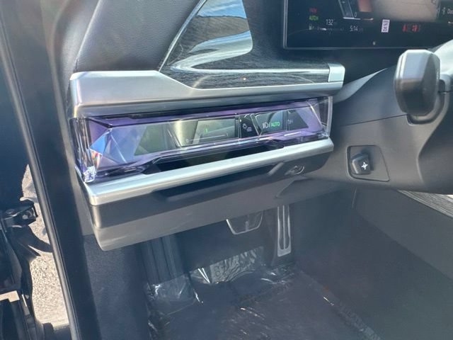 Used 2025 BMW 740i xDrive AWD/4WD image 94