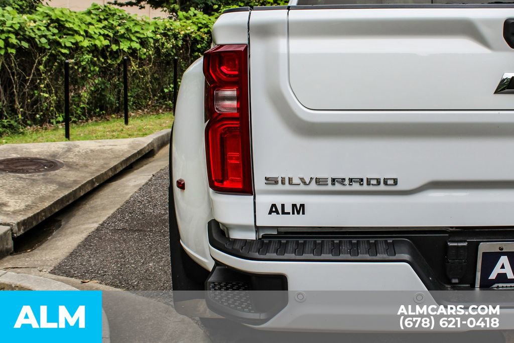 Used 2022 Chevrolet Silverado 3500 High Country w/ Technology Package AWD/4WD image 7