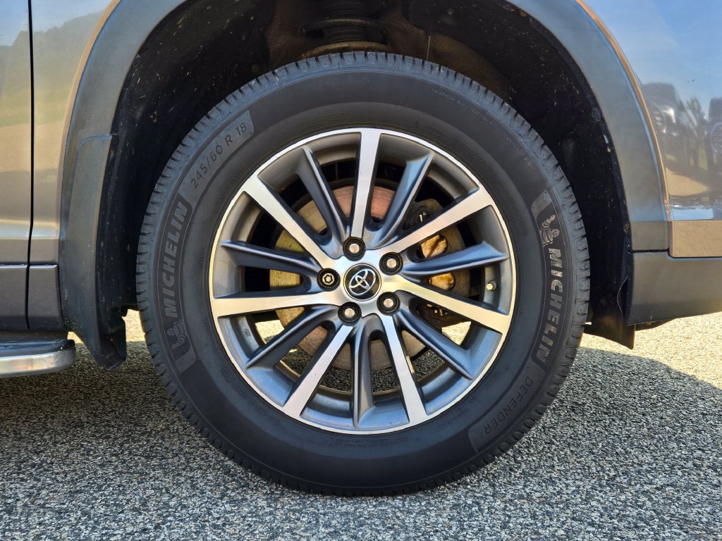 Used 2018 Toyota Highlander XLE AWD/4WD image 9