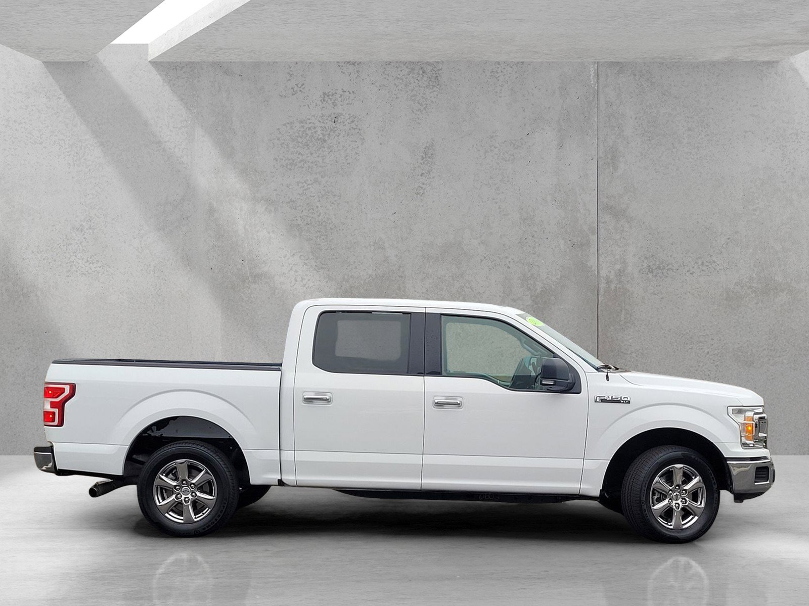 Used 2018 Ford F150 XLT w/ Equipment Group 302A Luxury image 3