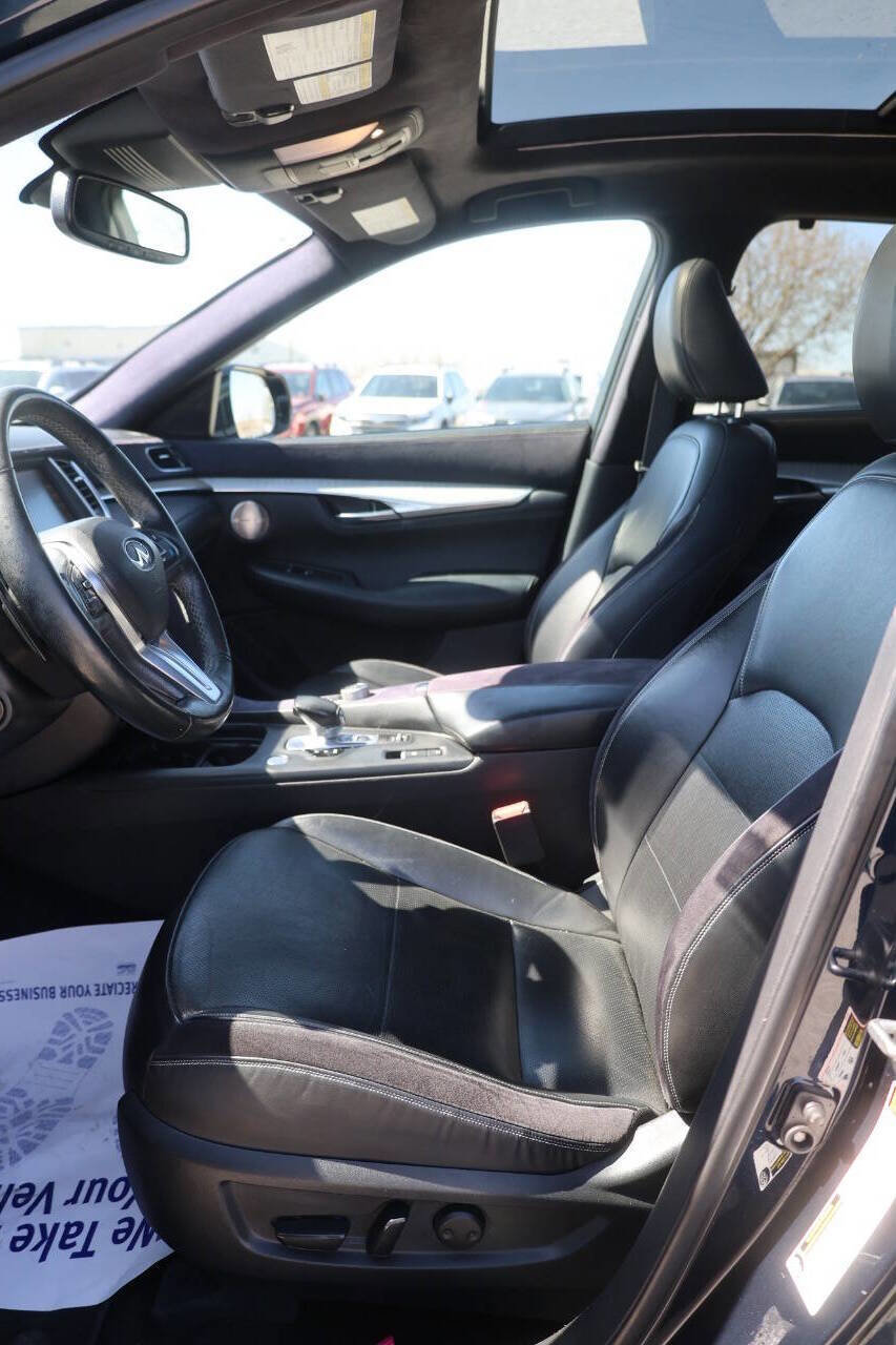 Used 2019 INFINITI QX50 Essential w/ Sensory Package AWD/4WD image 13