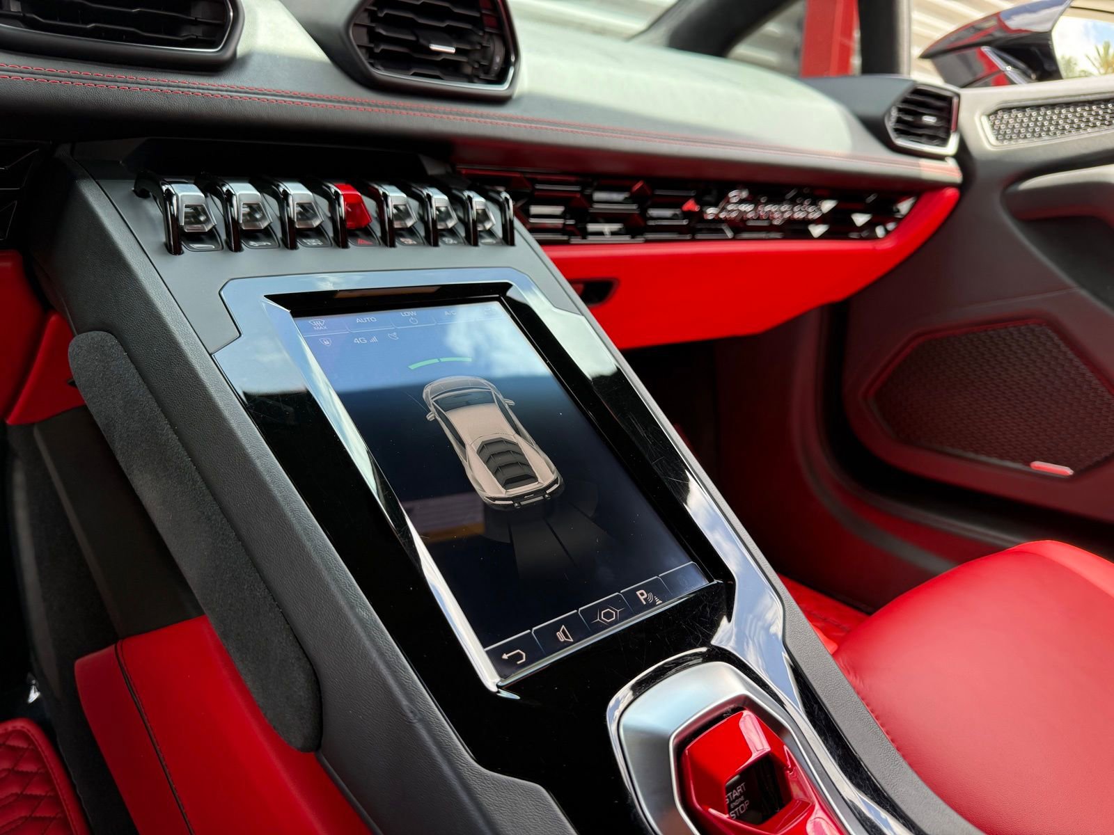 Used 2021 Lamborghini Huracan EVO image 21