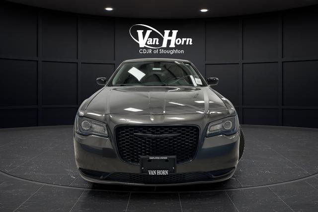 Used 2023 Chrysler 300 Touring w/ Sport Appearance Package image 9