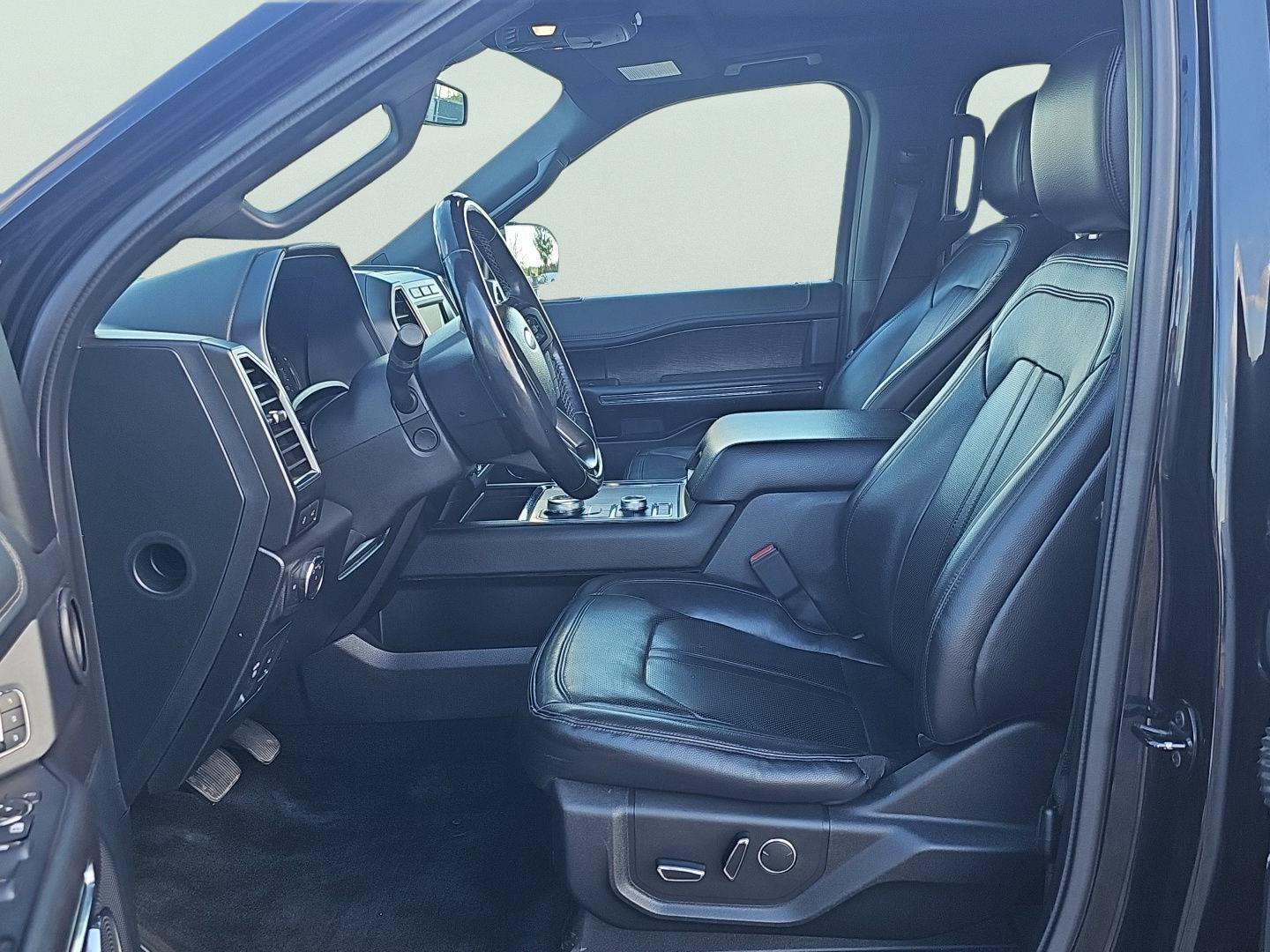 Used 2018 Ford Expedition Limited w/ Equipment Group 301A AWD/4WD image 13