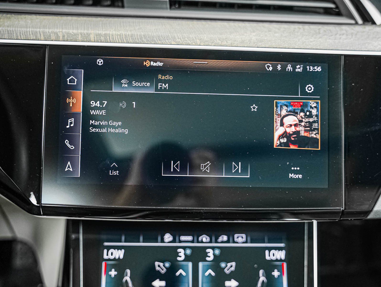 Used 2024 Audi Q8 e-tron Premium Plus w/ Premium Plus Package AWD/4WD image 16
