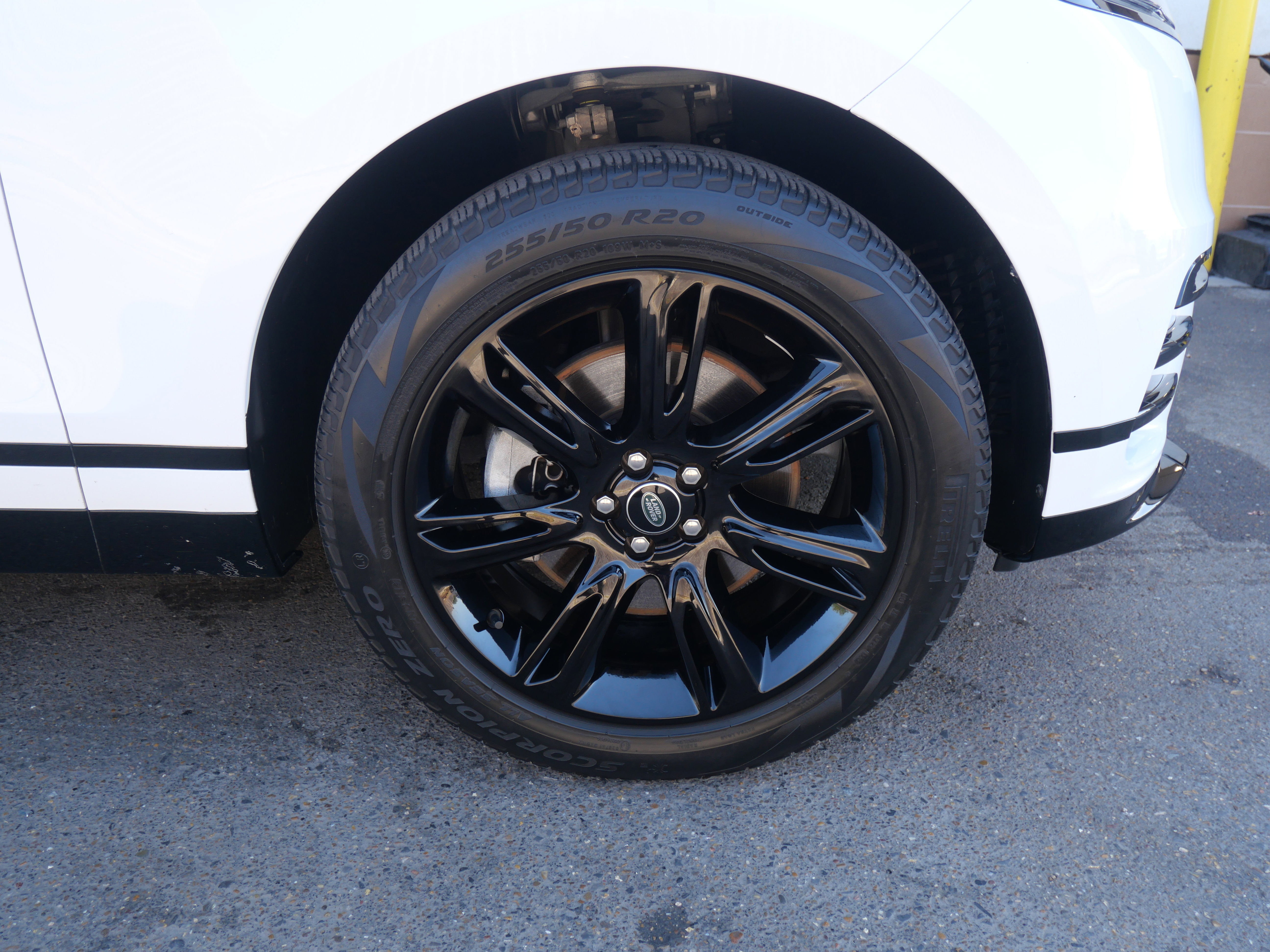 Used 2022 Land Rover Range Rover Velar R-Dynamic S image 7