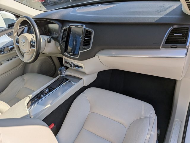 Used 2018 Volvo XC90 T5 Momentum w/ Convenience Package image 24