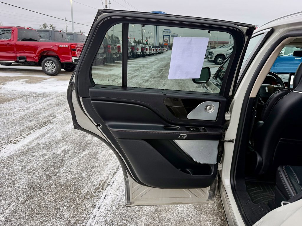 Used 2020 Lincoln Aviator Reserve w/ Equipment Group 202A image 15