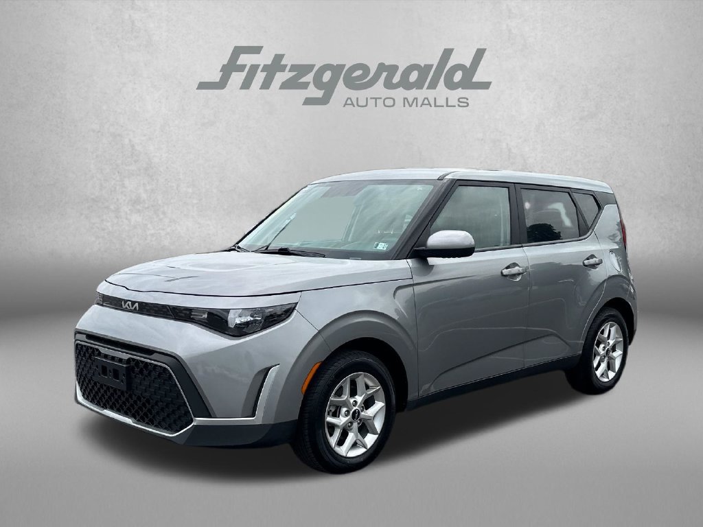 Used 2024 Kia Soul LX w/ Option Group 015 FWD image 3
